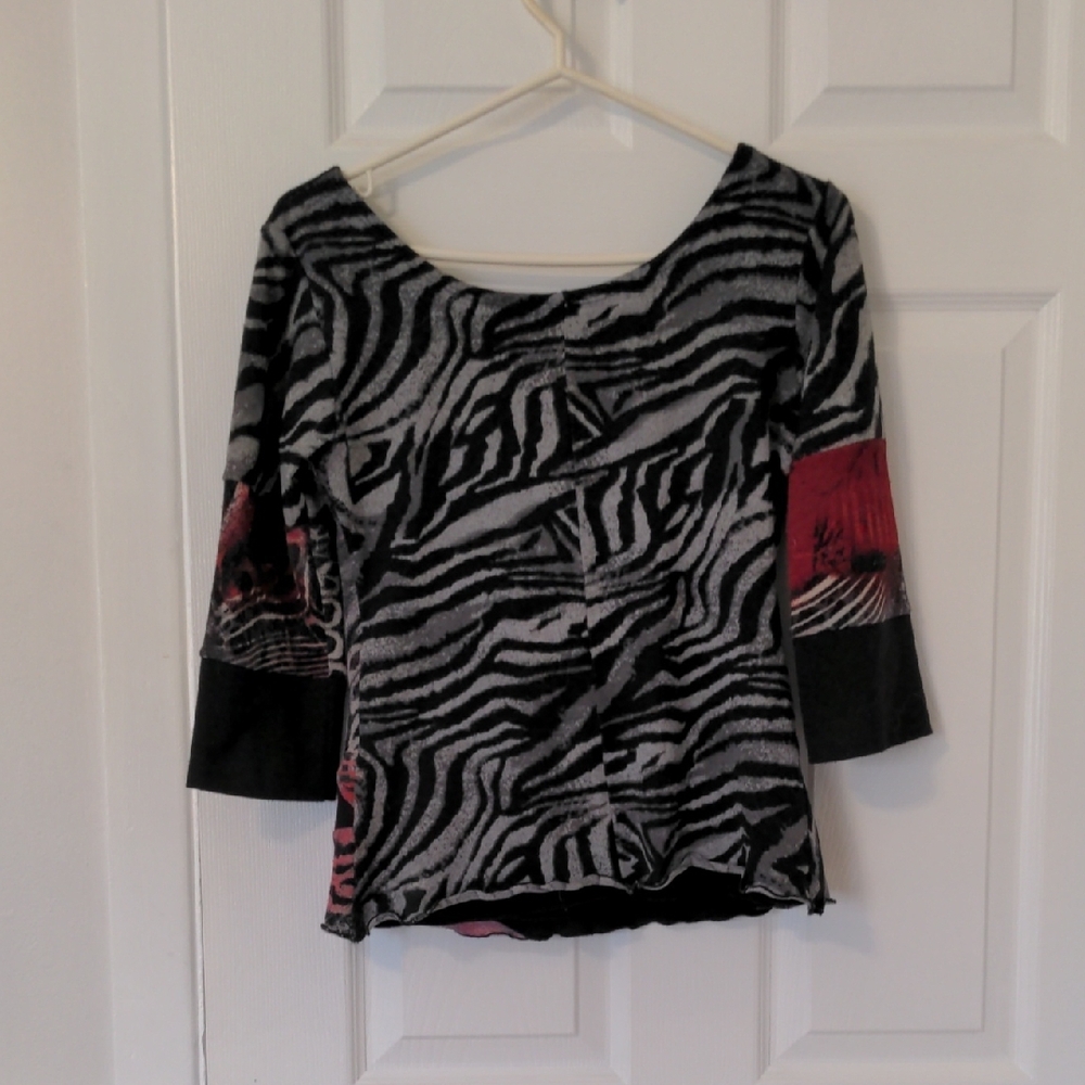 Metamorphose Small Sweater - Picture 2 of 2